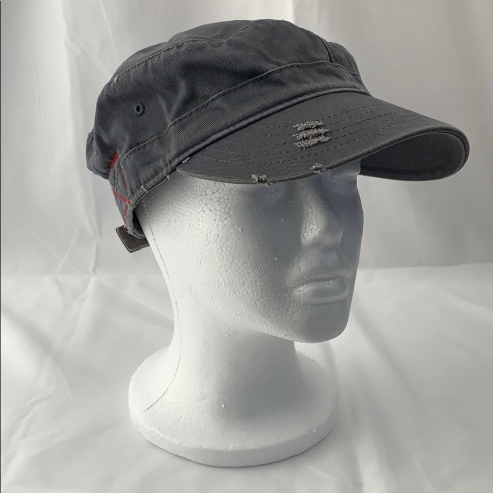 Sturqis flat round hat